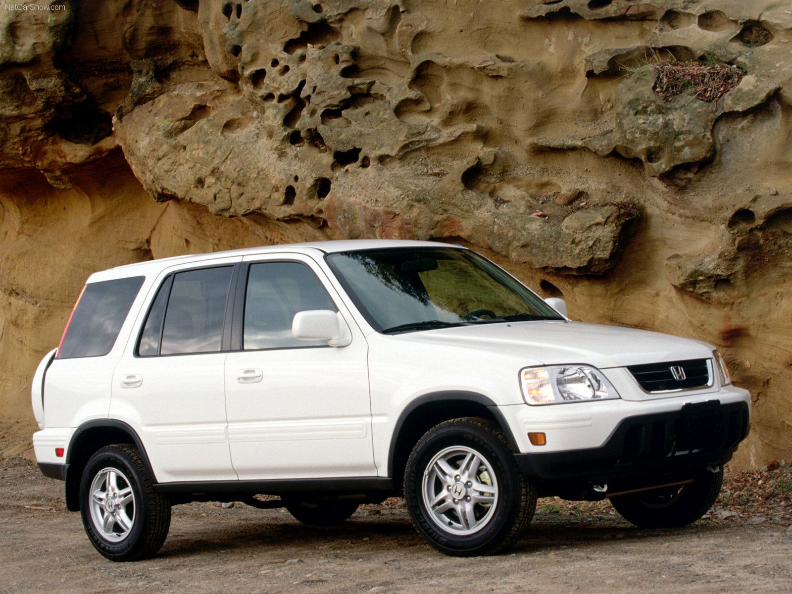 2001-Honda-CR-V in white - front left
