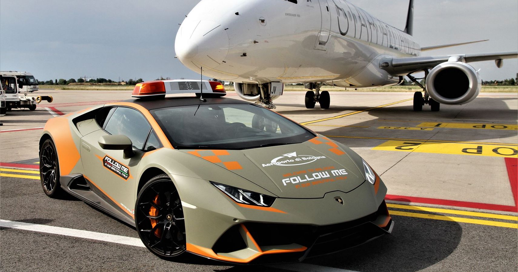 This Airport Uses A Lamborghini Huracan EVO To Escort Aircraft