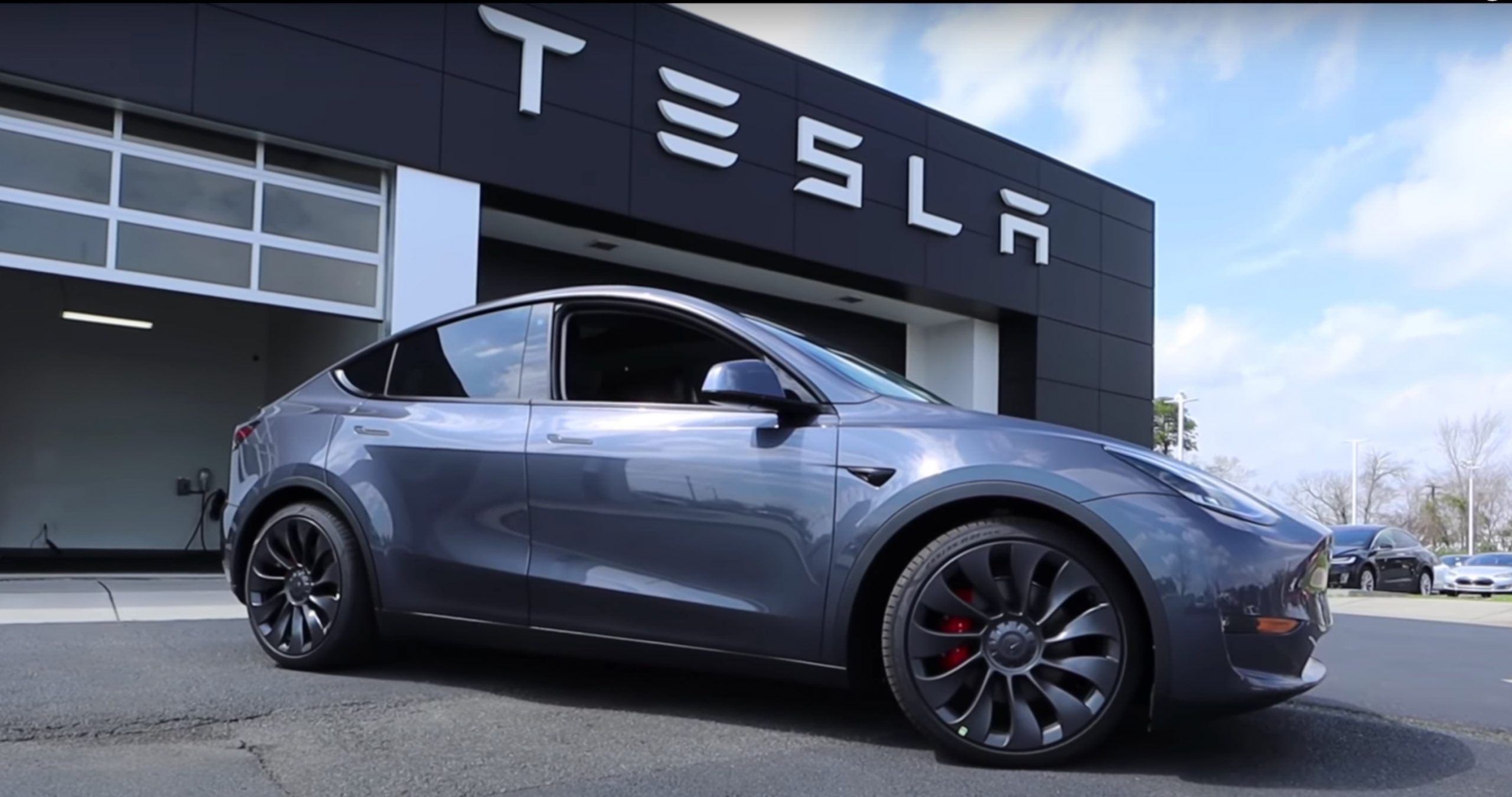 Cool tesla store model y features