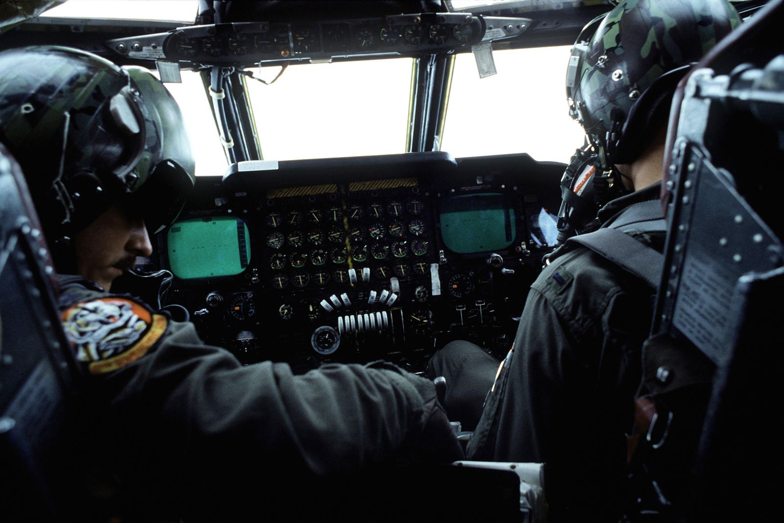 the-crew-in-the-cockpit-of-a-b-52h-superfortress-aircraft-fly-toward-darwin-0fcc50-1600