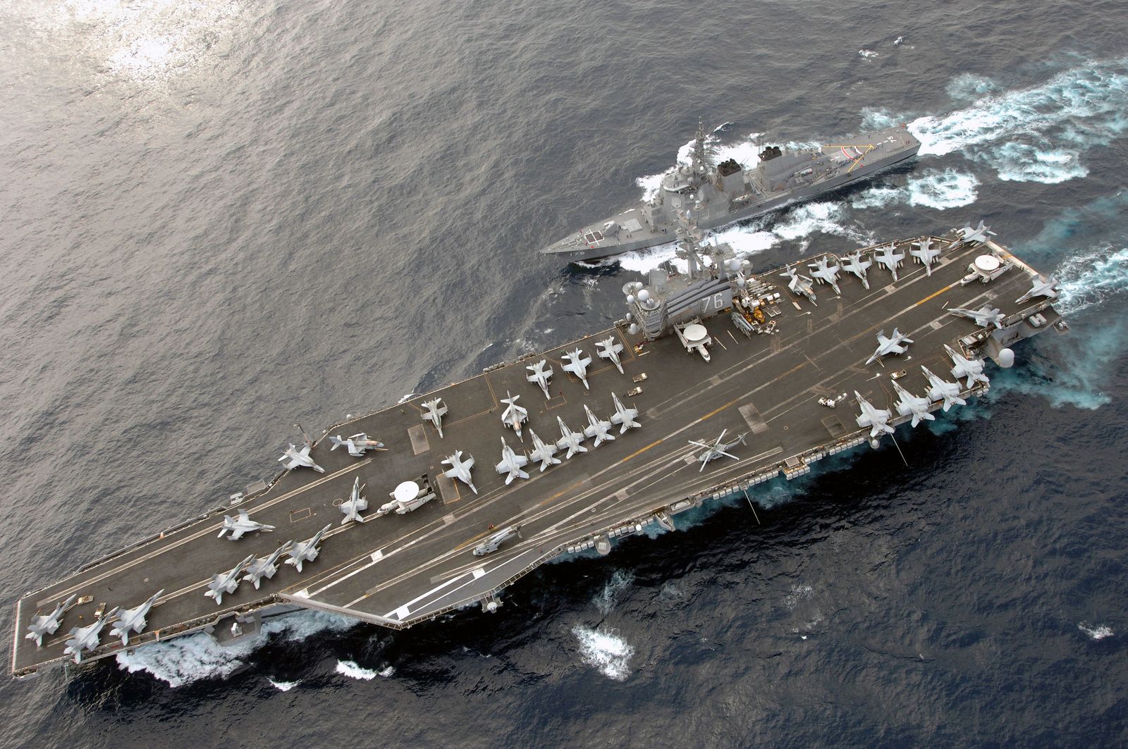the-us-navy-nimitz-class-aircraft-carrier-uss-ronald-reagan-cvn-76-foreground-abc2c7-1600