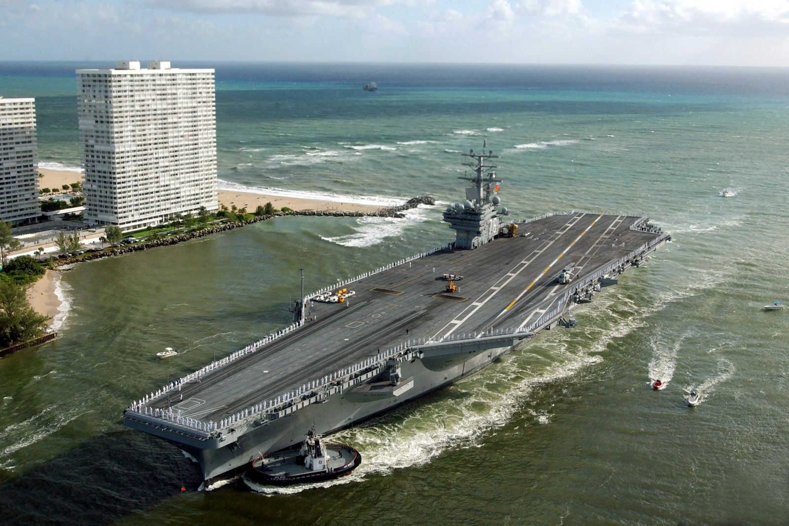 us-navy-usn-sailors-aboard-the-nimitz-class-aircraft-carrier-uss-ronald-reagan-71ef61-1600