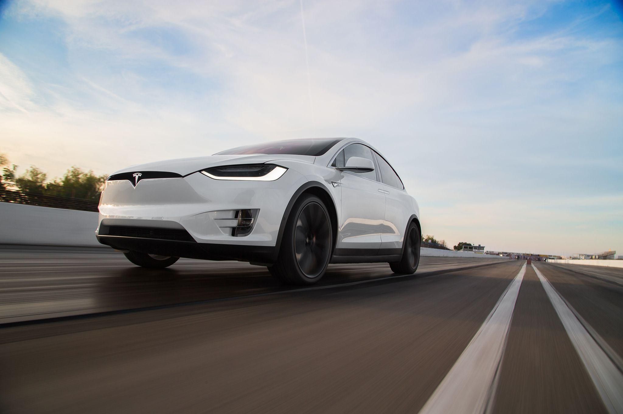 These Are The Coolest Features On The Tesla Model X