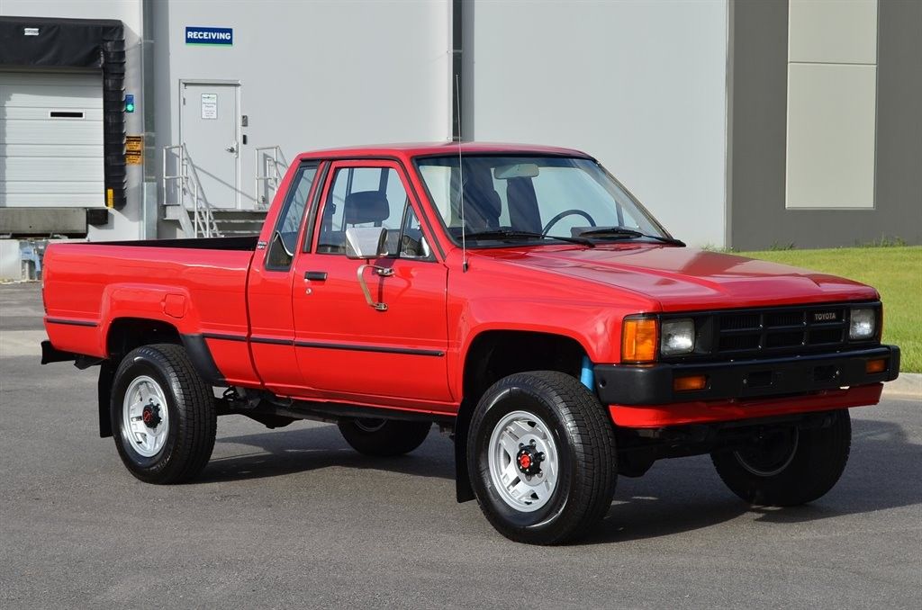 1985 Toyota Pickup Hilux Red Front Side