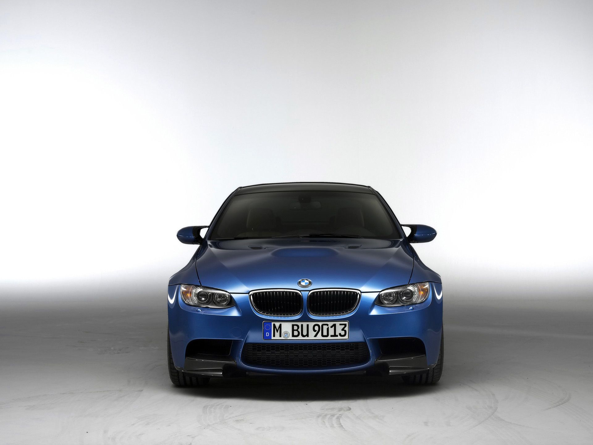 2010-BMW-M3-Performance-Package-003-1440