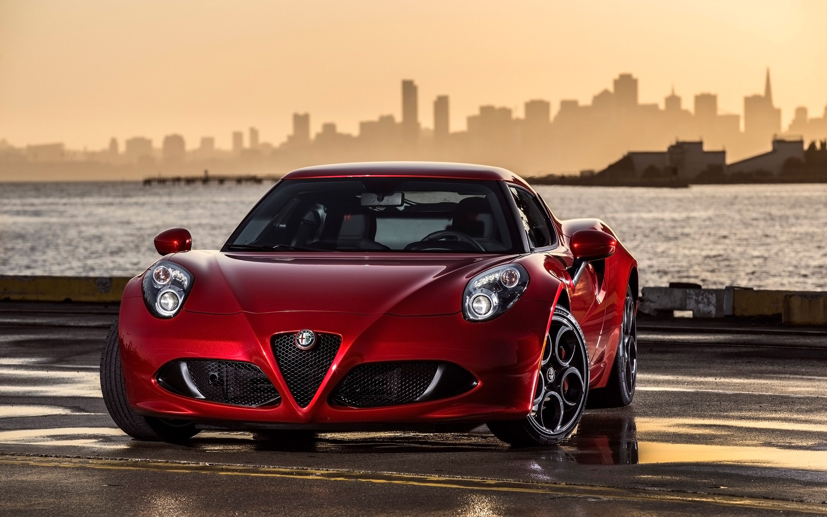 2018-Alfa-Romeo-4C-Coupe-and-Spider-Coupe-Static-2-2880x1800