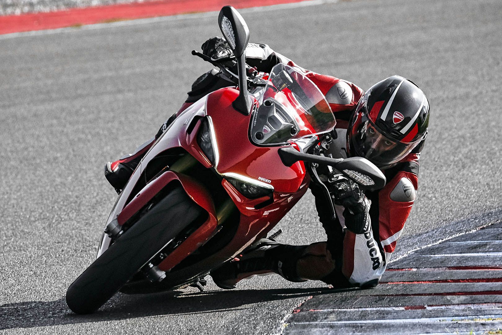 2021-Ducati-SuperSport-950-Via Motorcycle Car Specifications