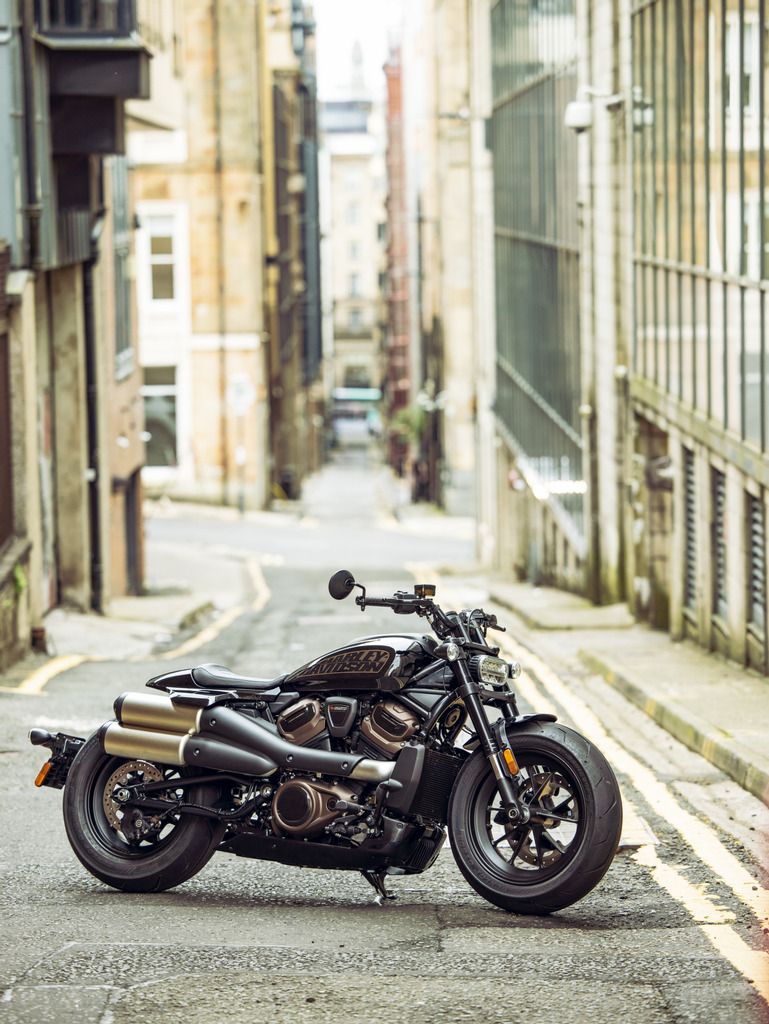 2021 Harley-Davidson Sportster S 2021 Parked Up In The City
