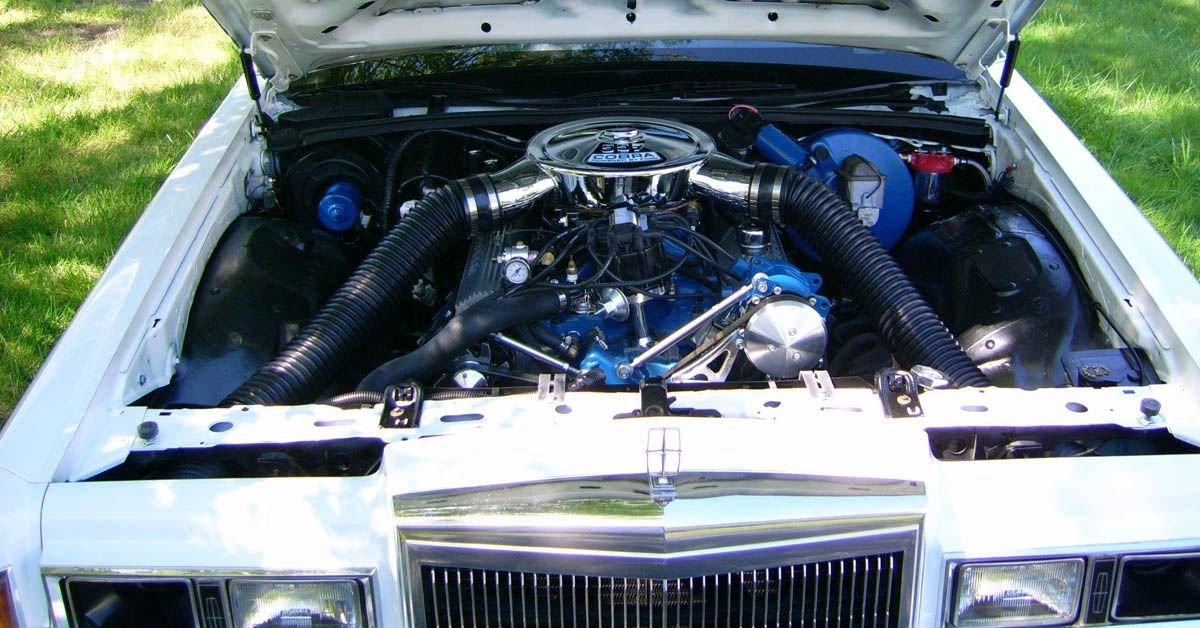 V8-Powered 1980s Lincoln Town Car Engine 