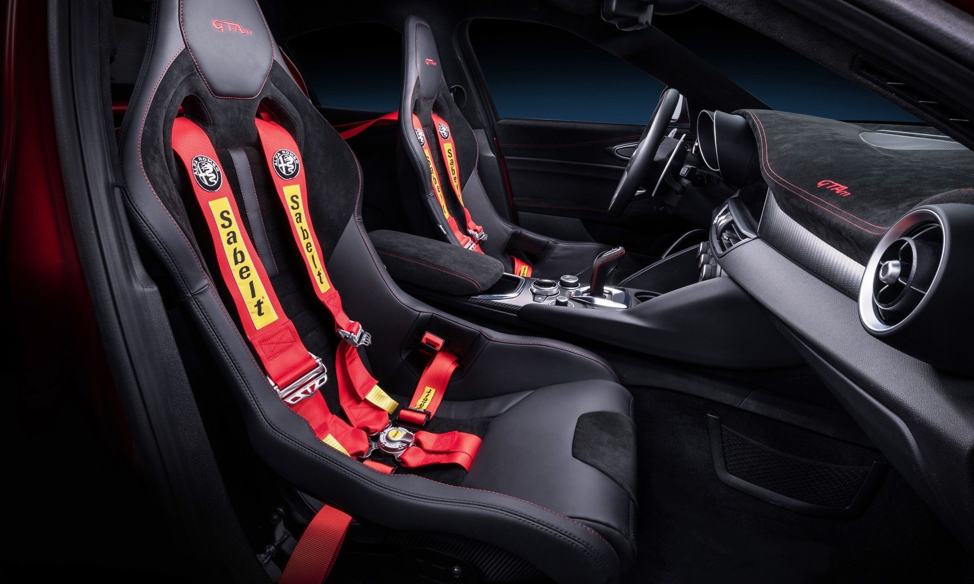 Alfa-Romeo-Giulia-GTAm-interior