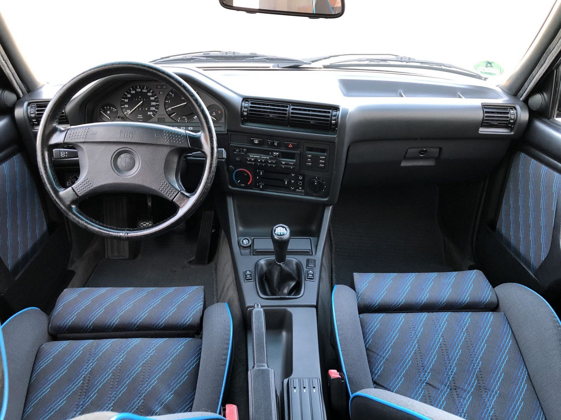 BMW E30 318i interior