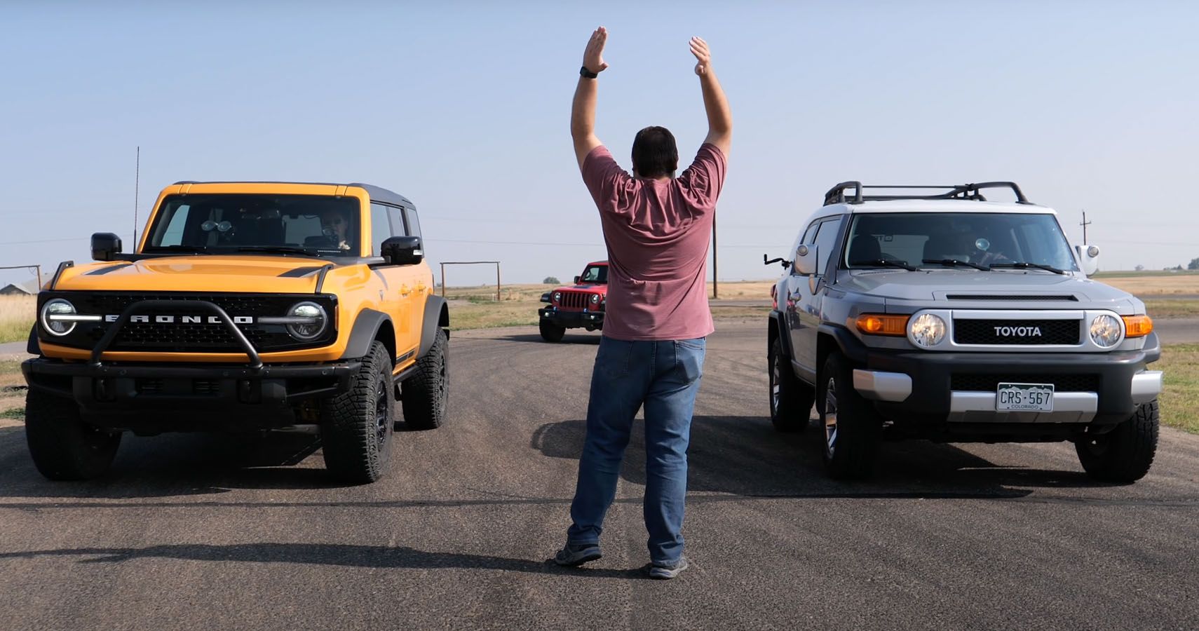 Watch These Off Road Suvs Road Racing 2021 Ford Bronco Vs Jeep