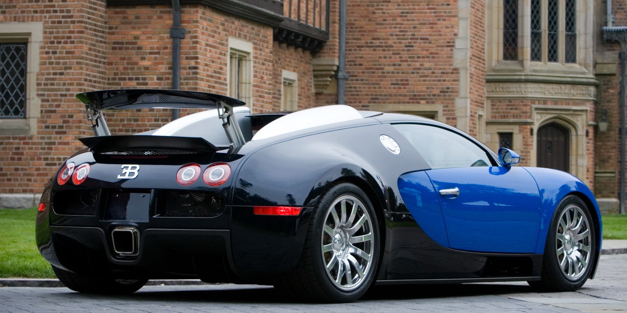 Rear 3/4 view of the Veyron 16.4