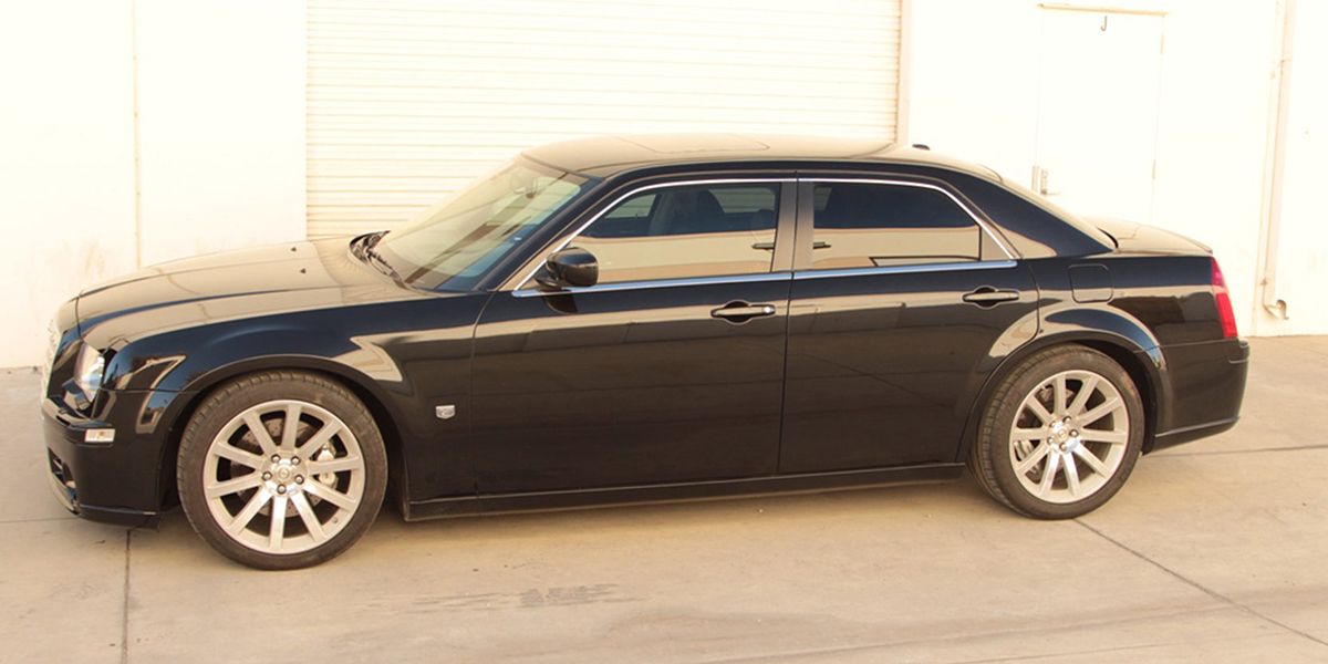 Chrysler 300 SRT-8 Side