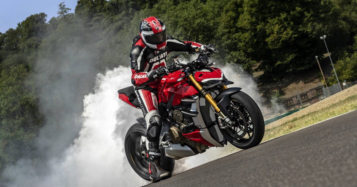 Ducati-Streetfighter-V4-S-burnout
