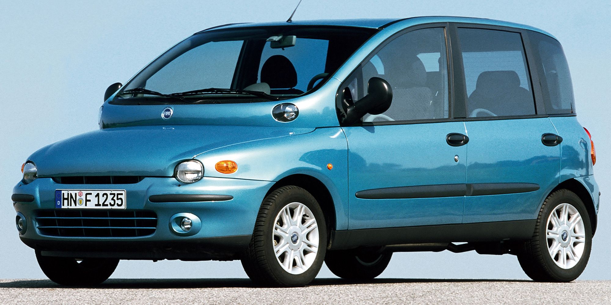 Front 3/4 view of a teal Multipla