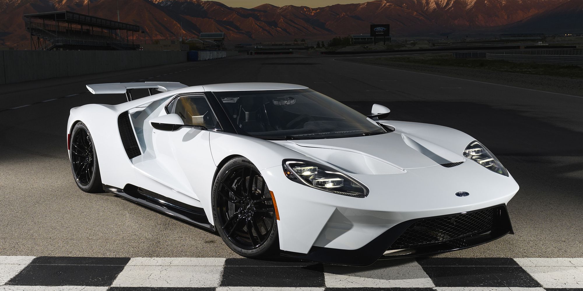 5 Reasons Why The New Ford GT Is Awesome (5 Reasons Why We'd Have The ...