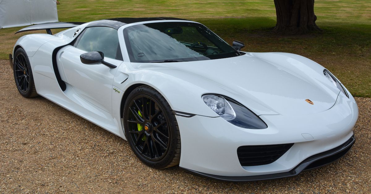 Here's What Makes The Porsche 918 Spyder So Awesome
