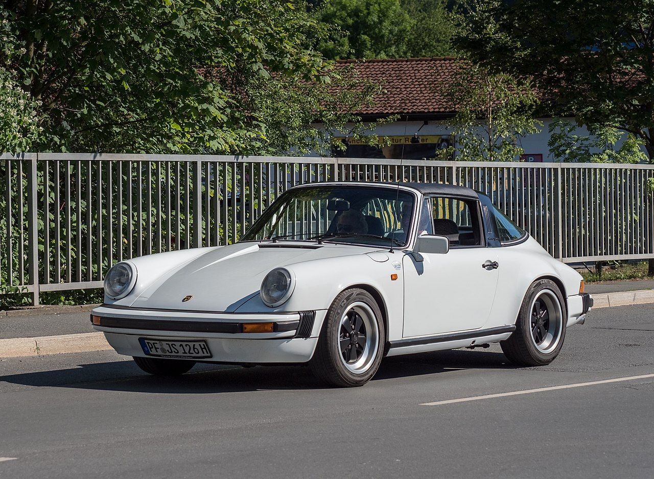 Porsche_911_classic_Targa