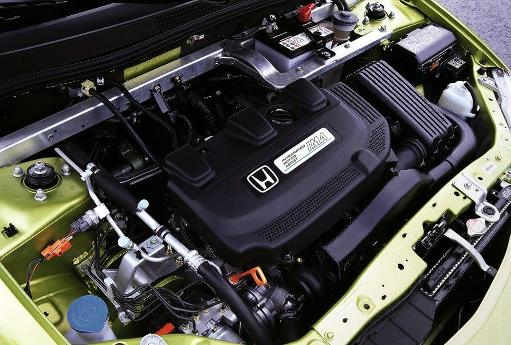 An Image Of A 1999 Honda Insight's Engine 