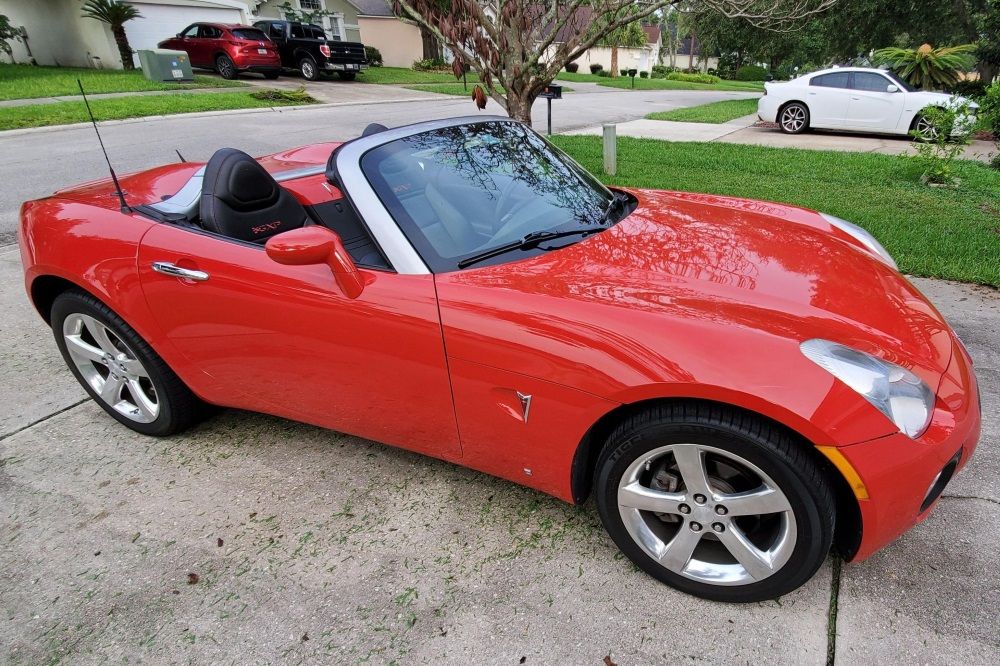 Auction Dilemma: BMW Z4 Vs. Pontiac Solstice GXP