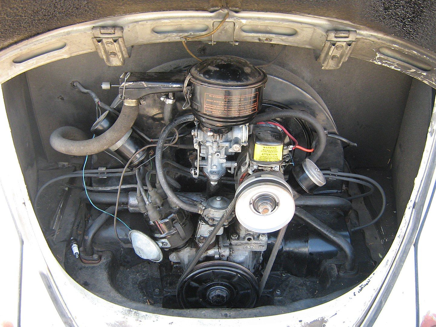 1962_Volkswagen_Beetle_Engine