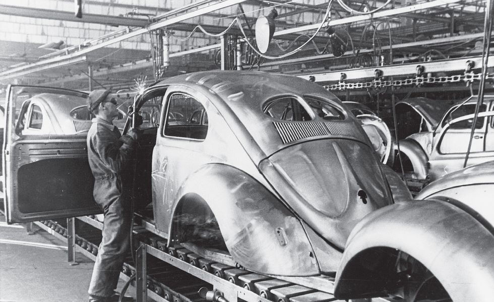 1947-VW-Beetle-factory