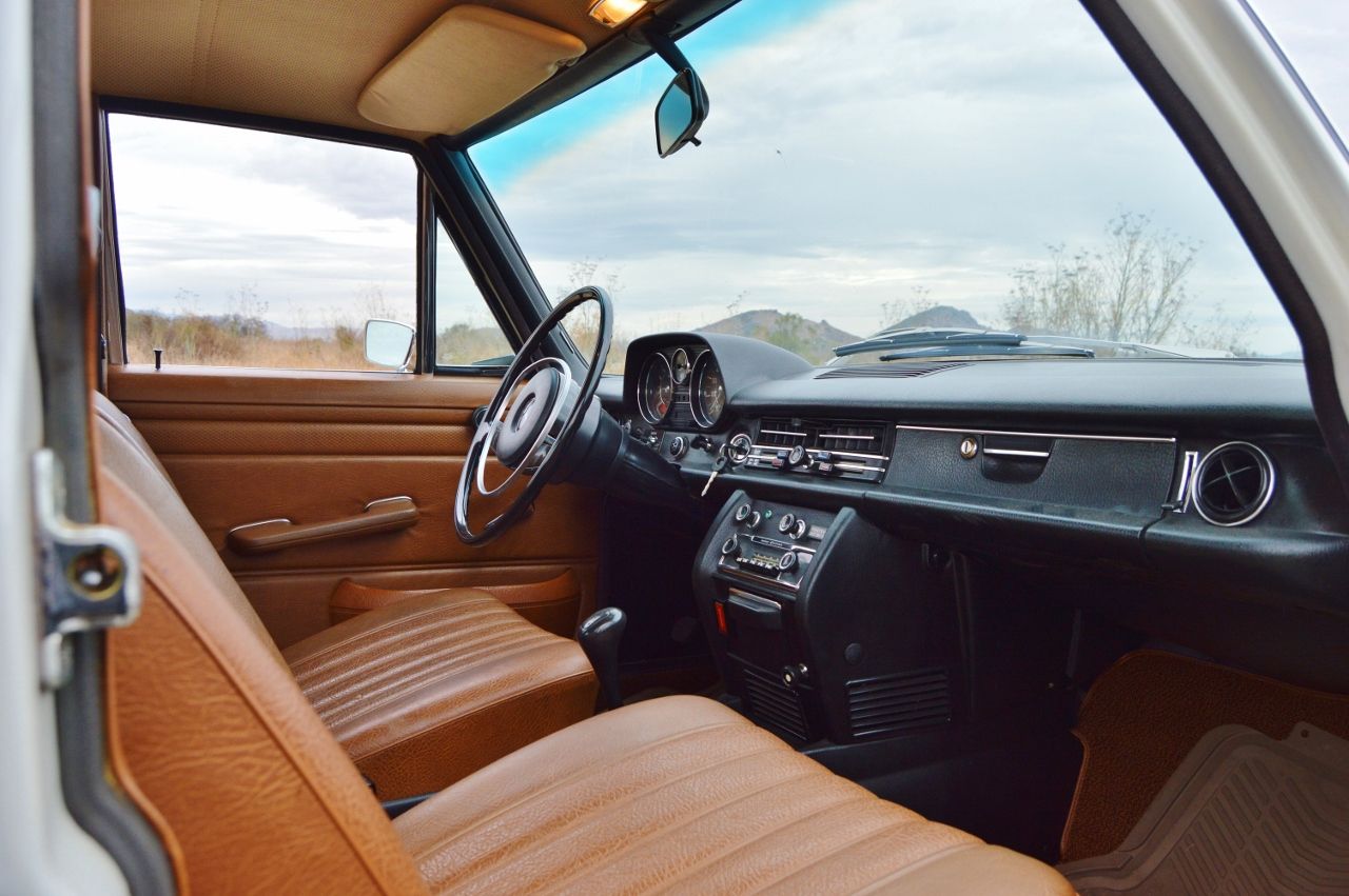 1972 Mercedes-Benz 220 D Interior