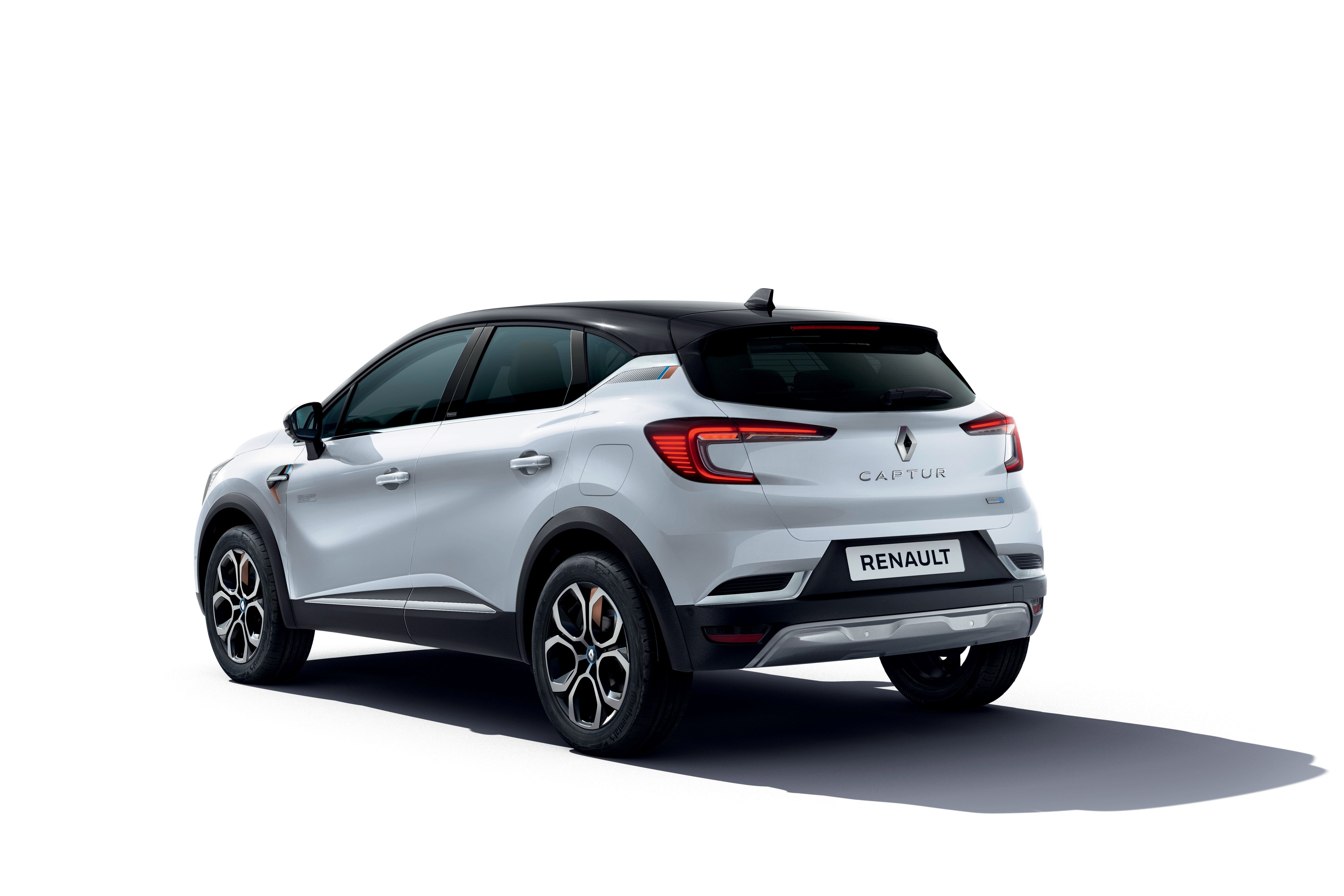 2020 Renault Captur on white background