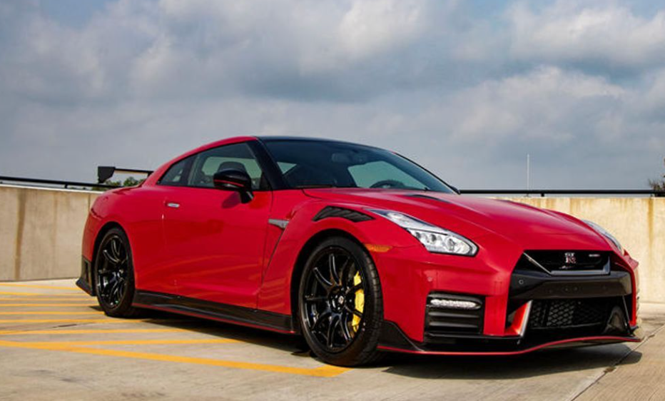 The Best Digital Vs The Best Analog Cars Made In The Modern Era