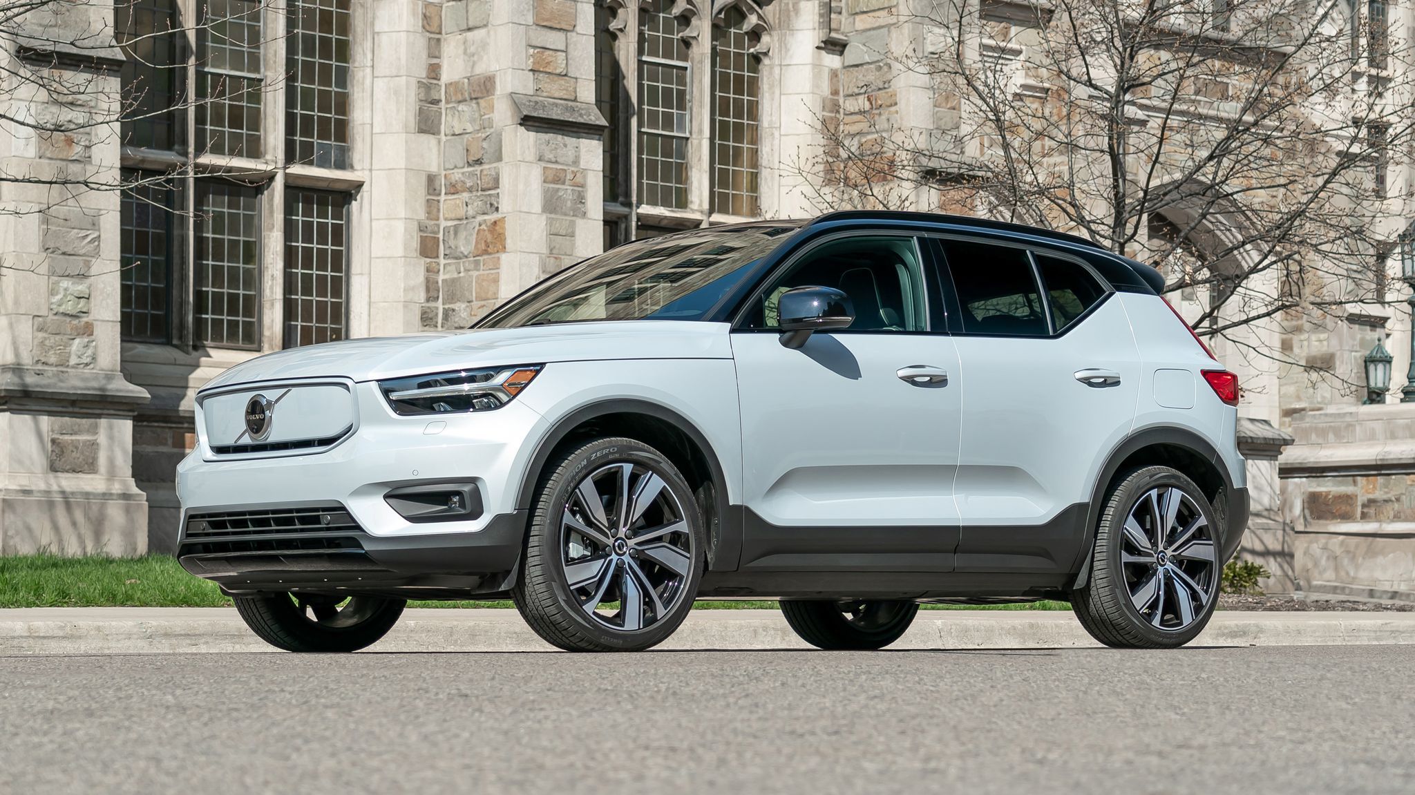 2021 XC40 Recharge Side View