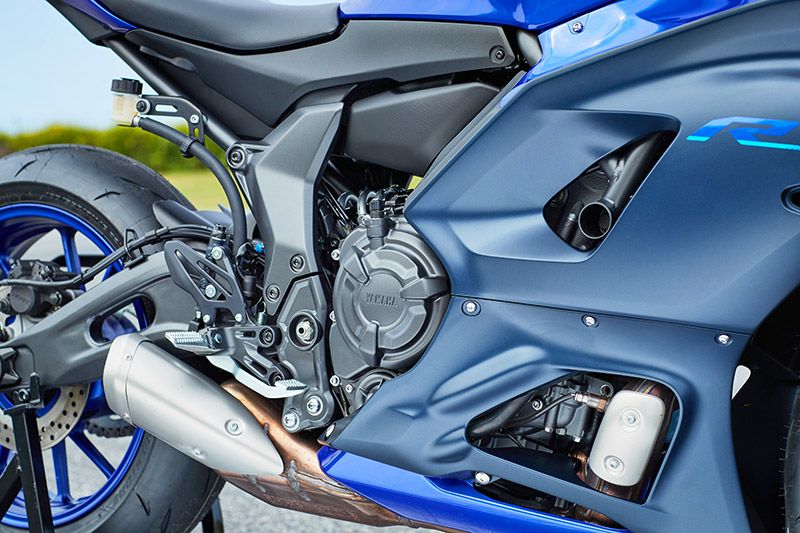 2022-Yamaha-YZF-R7-review-statics-engine-exhaust