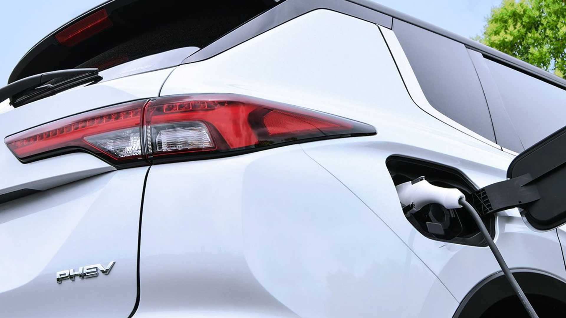 2023 Mitsubishi Outlander plug in hybrid charging 