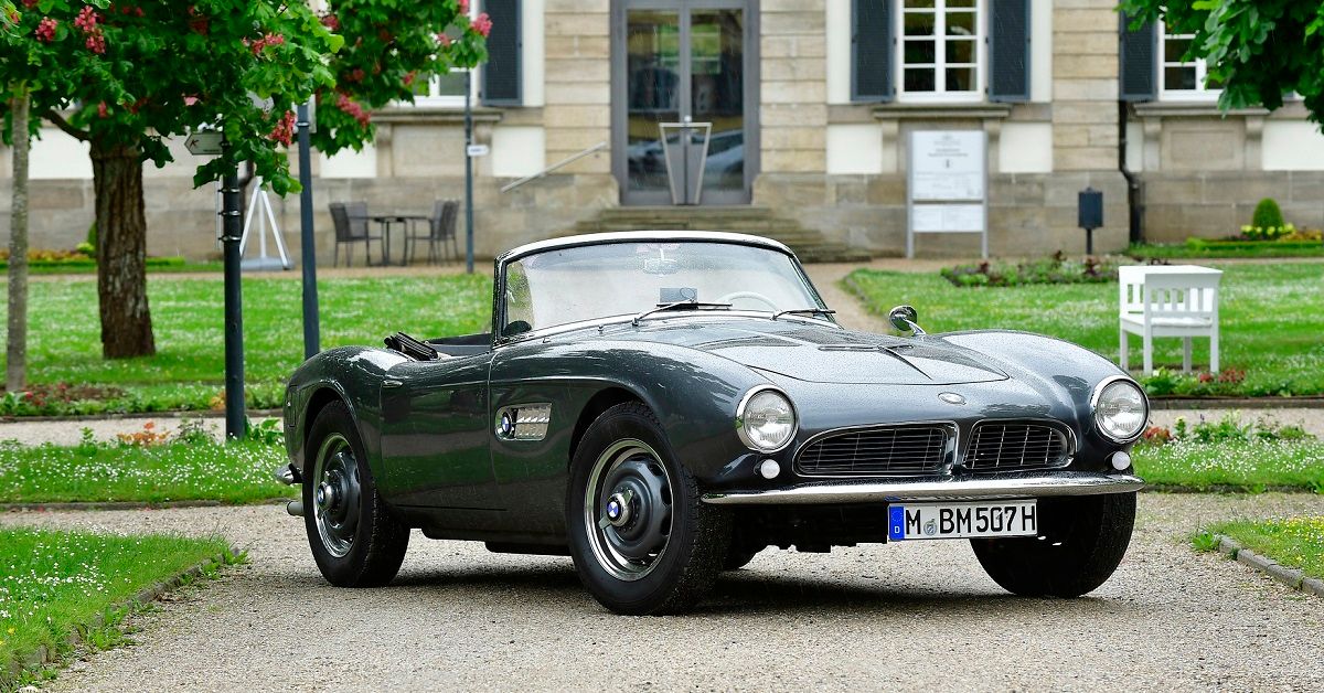 BMW 507 in front of building