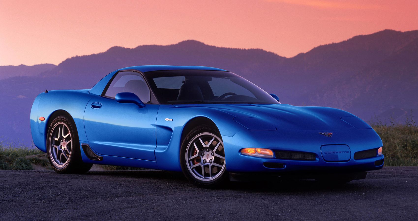 Front 3/4 view of the C5 Z06 in blue