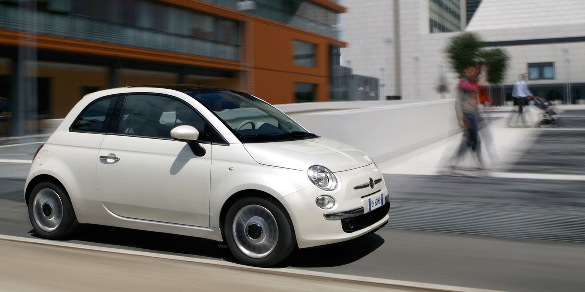 Front 3/4 view of the Fiat 500 on the move