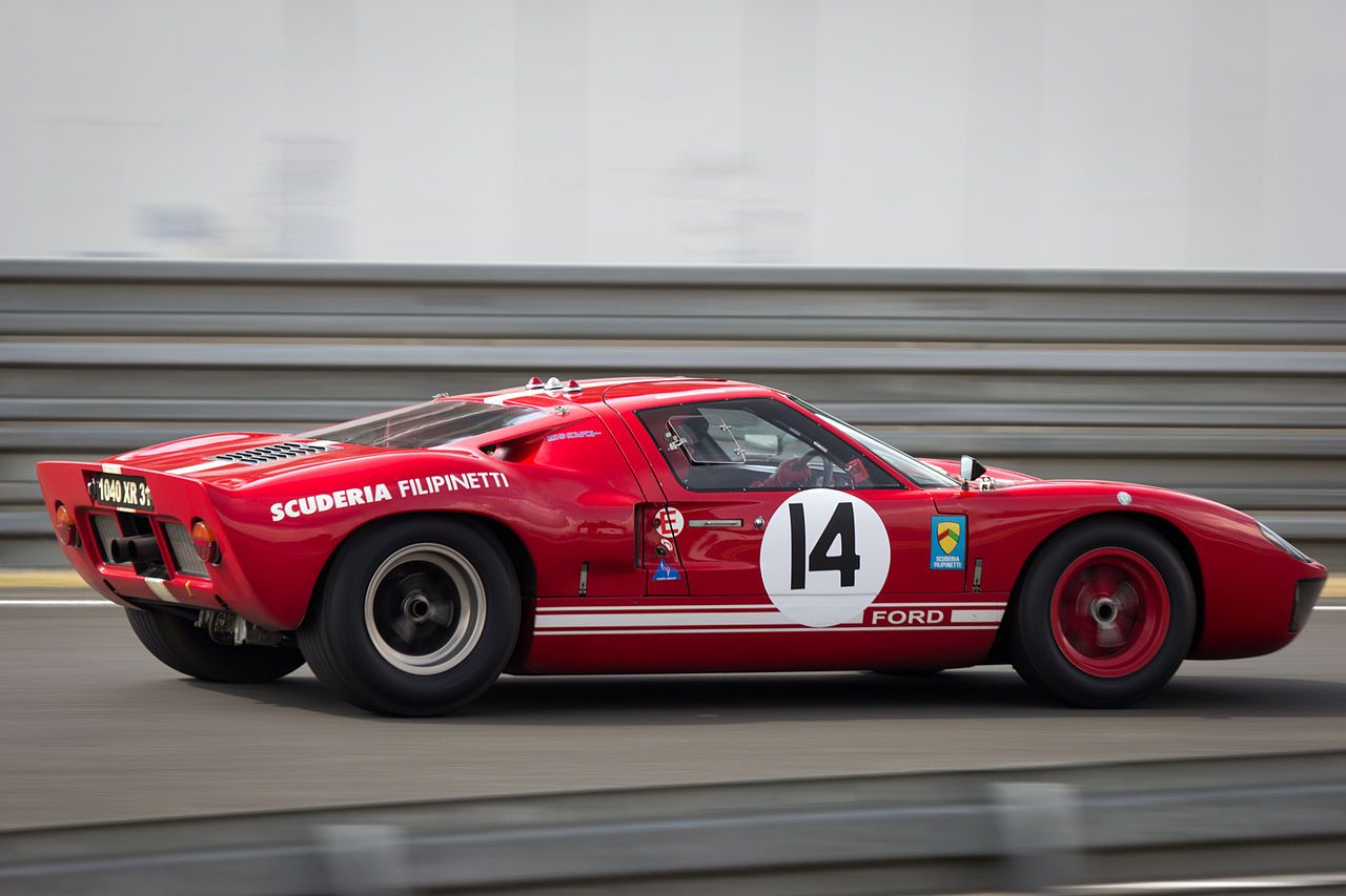 Red Ford GT40