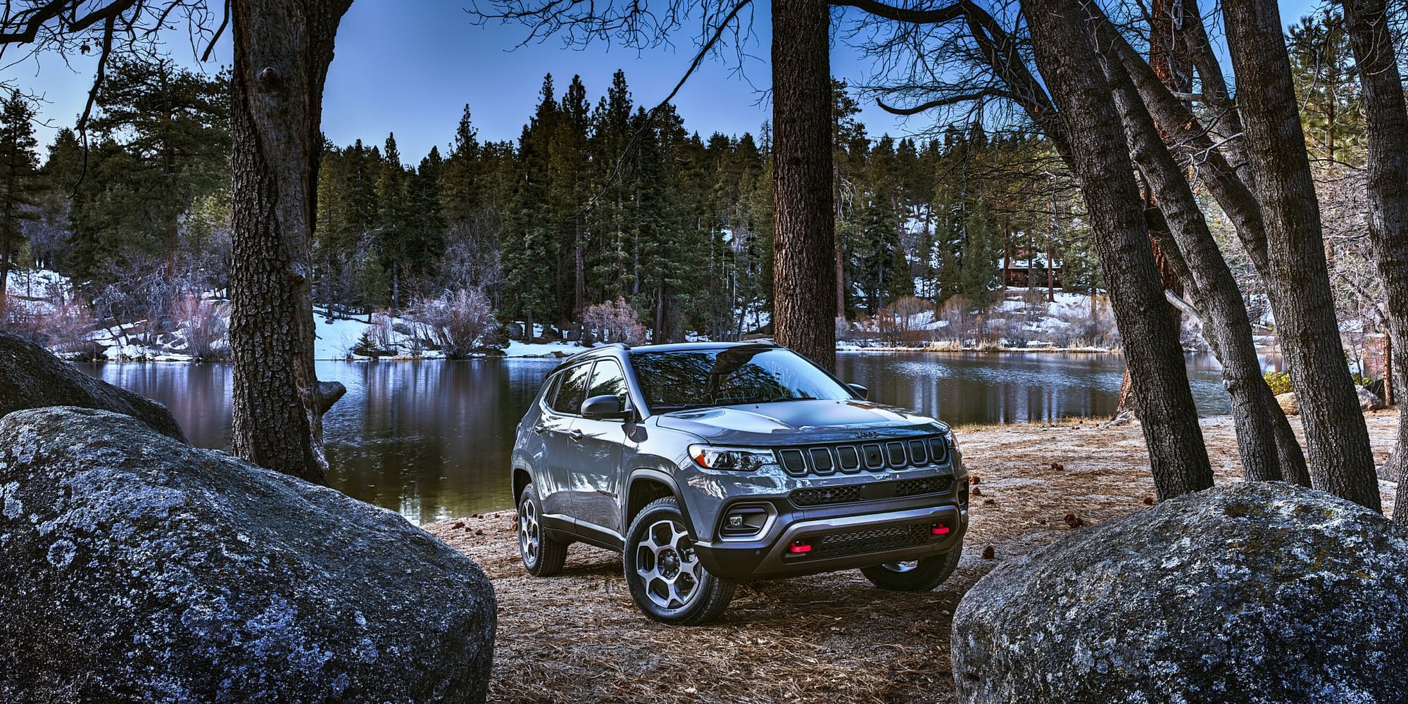 The front of the Jeep Compass Trailhawk near a lake