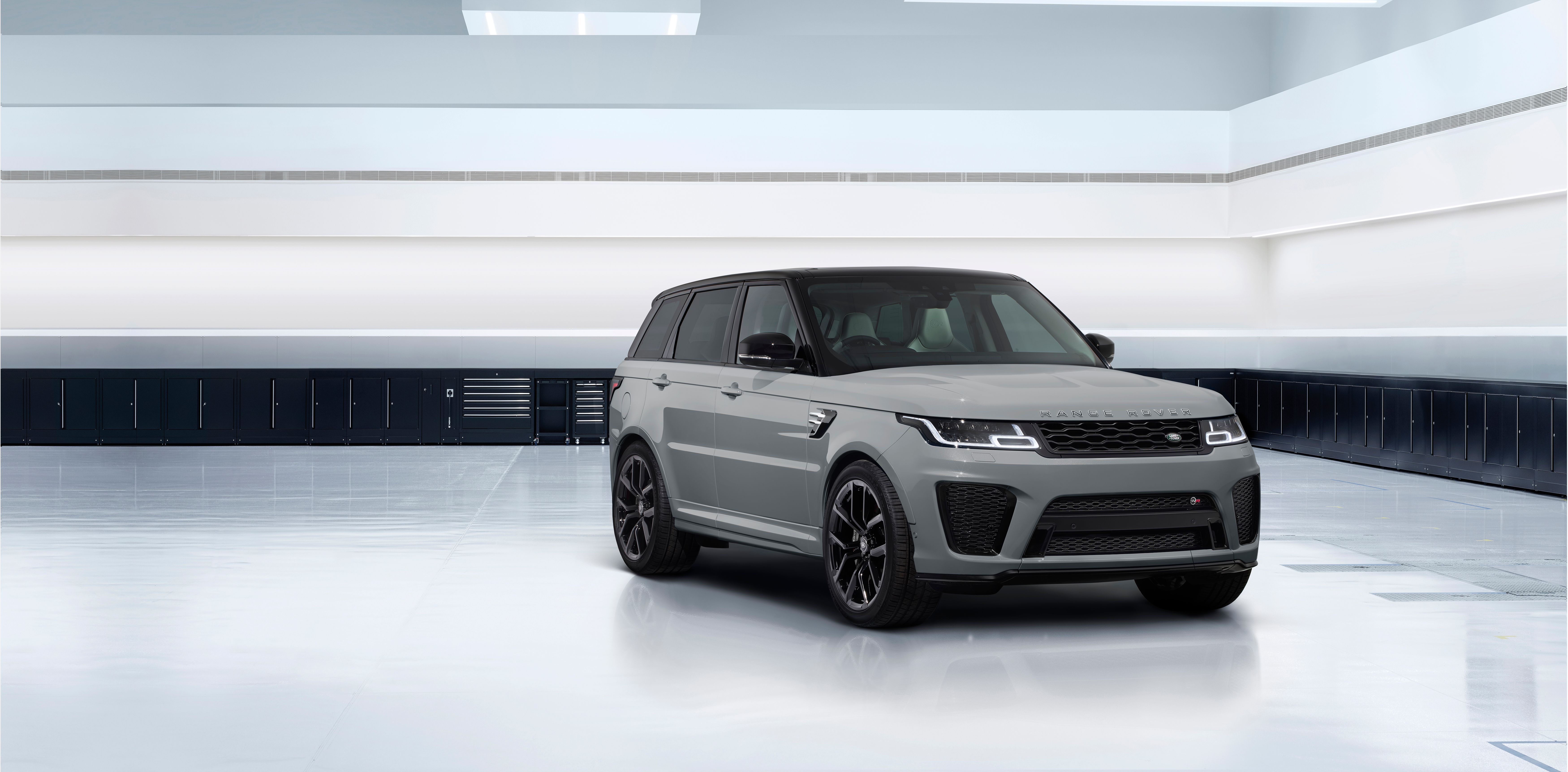 Land Rover Range Rover SVR Ultimate Edition Front 3.5 View In Gray