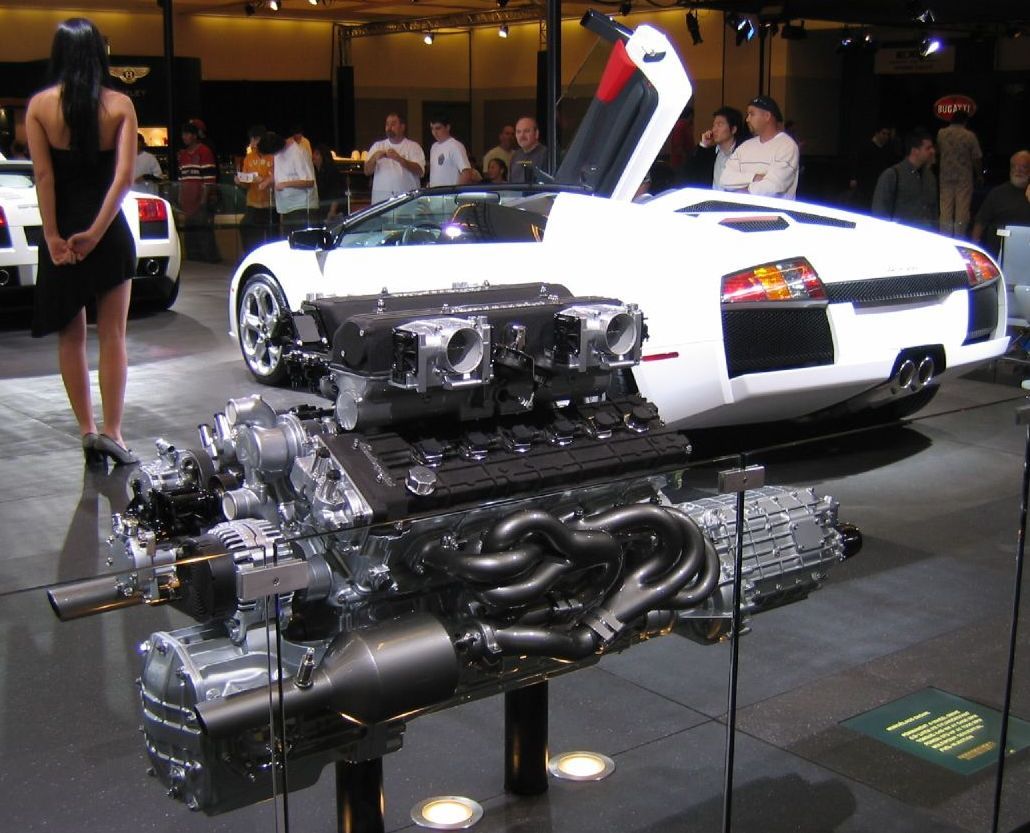 Lamborghini Murciélago with engine