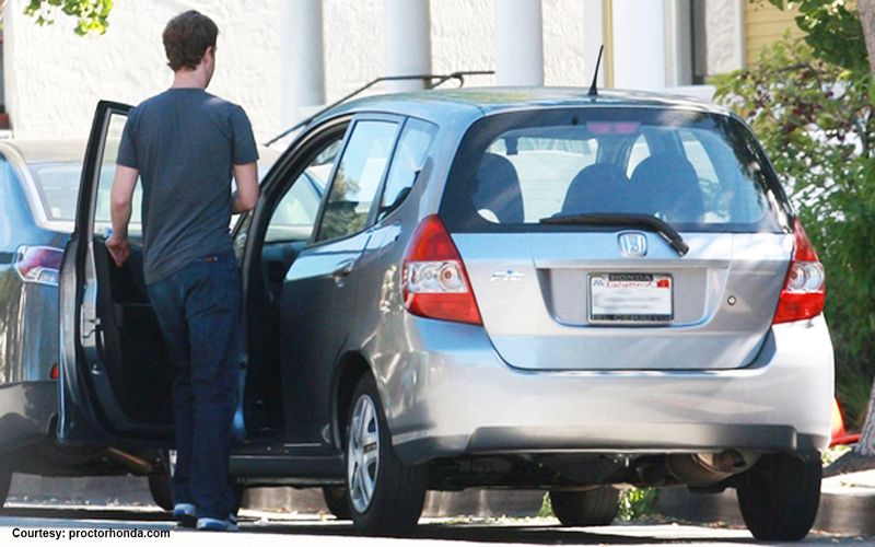 Mark Zuckerberg getting into his 2015 Honda Fit