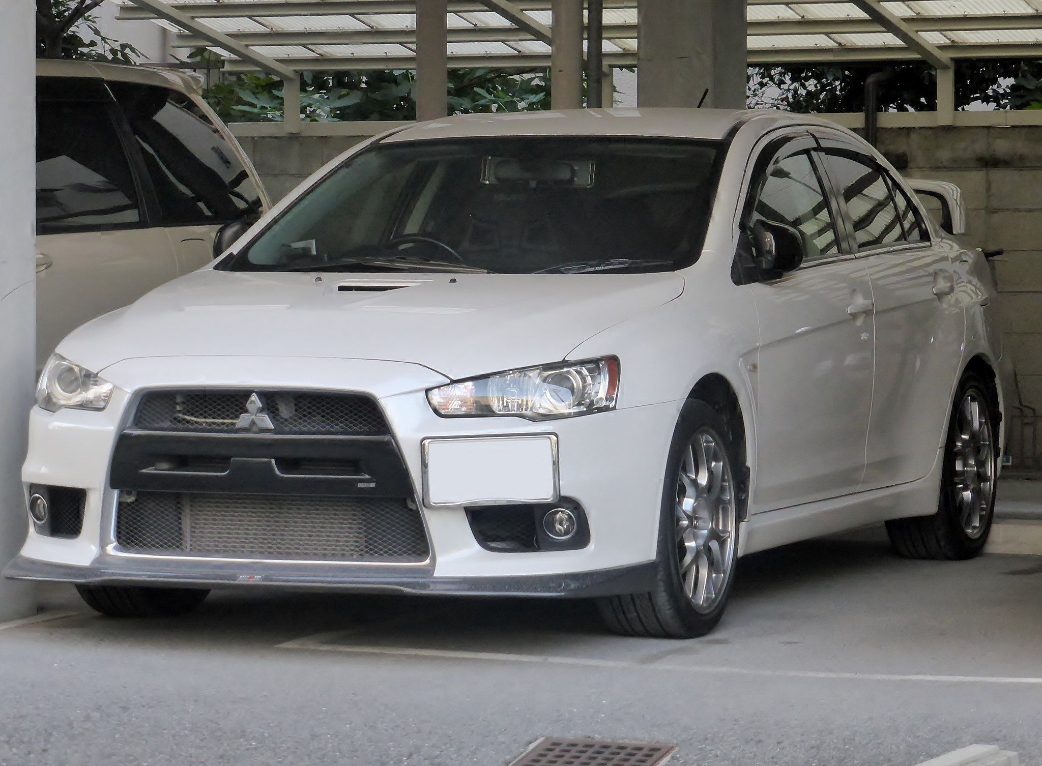 Λευκό Mitsubishu Lancer Evo X 