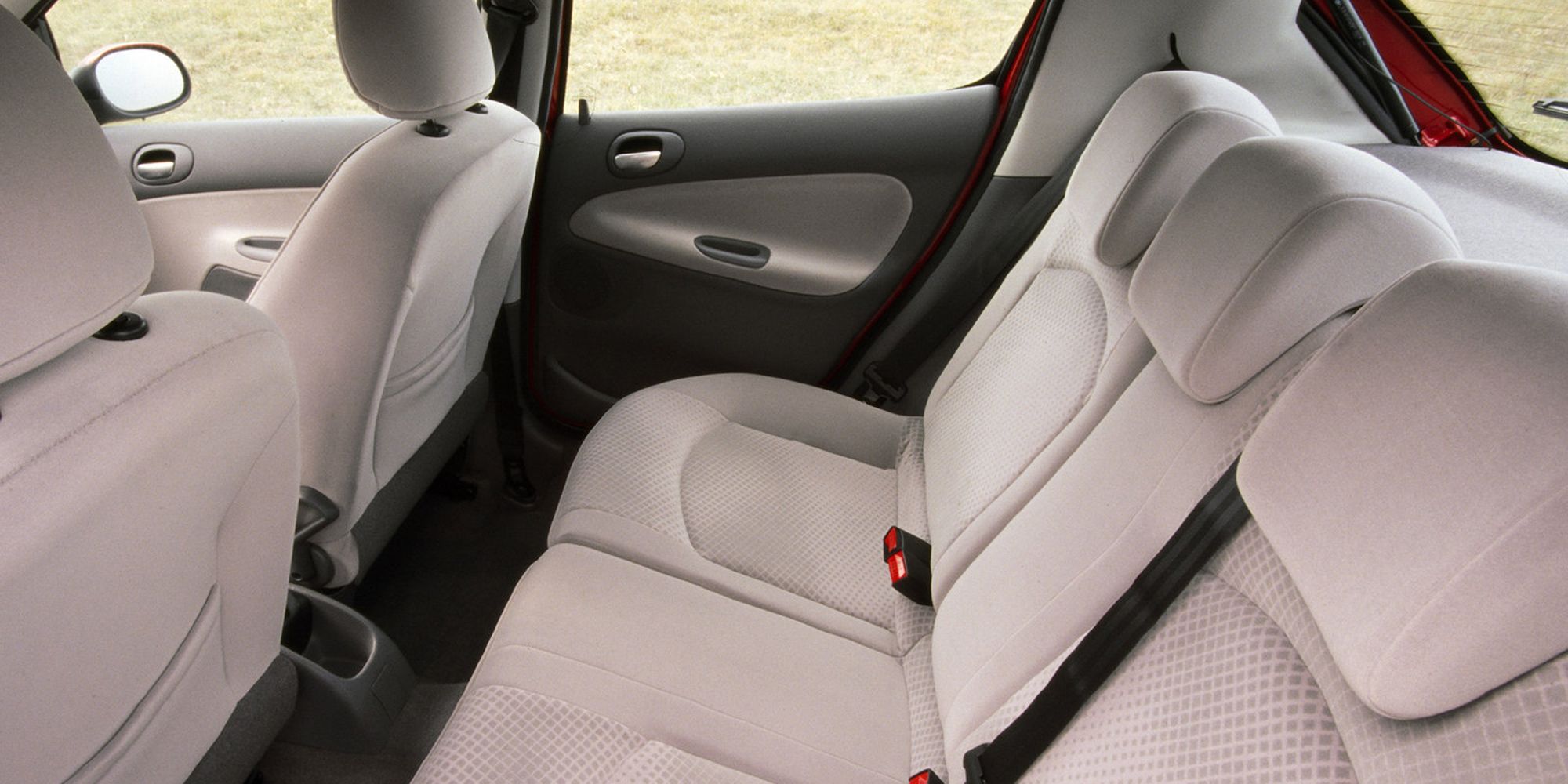 The rear seats in the 206