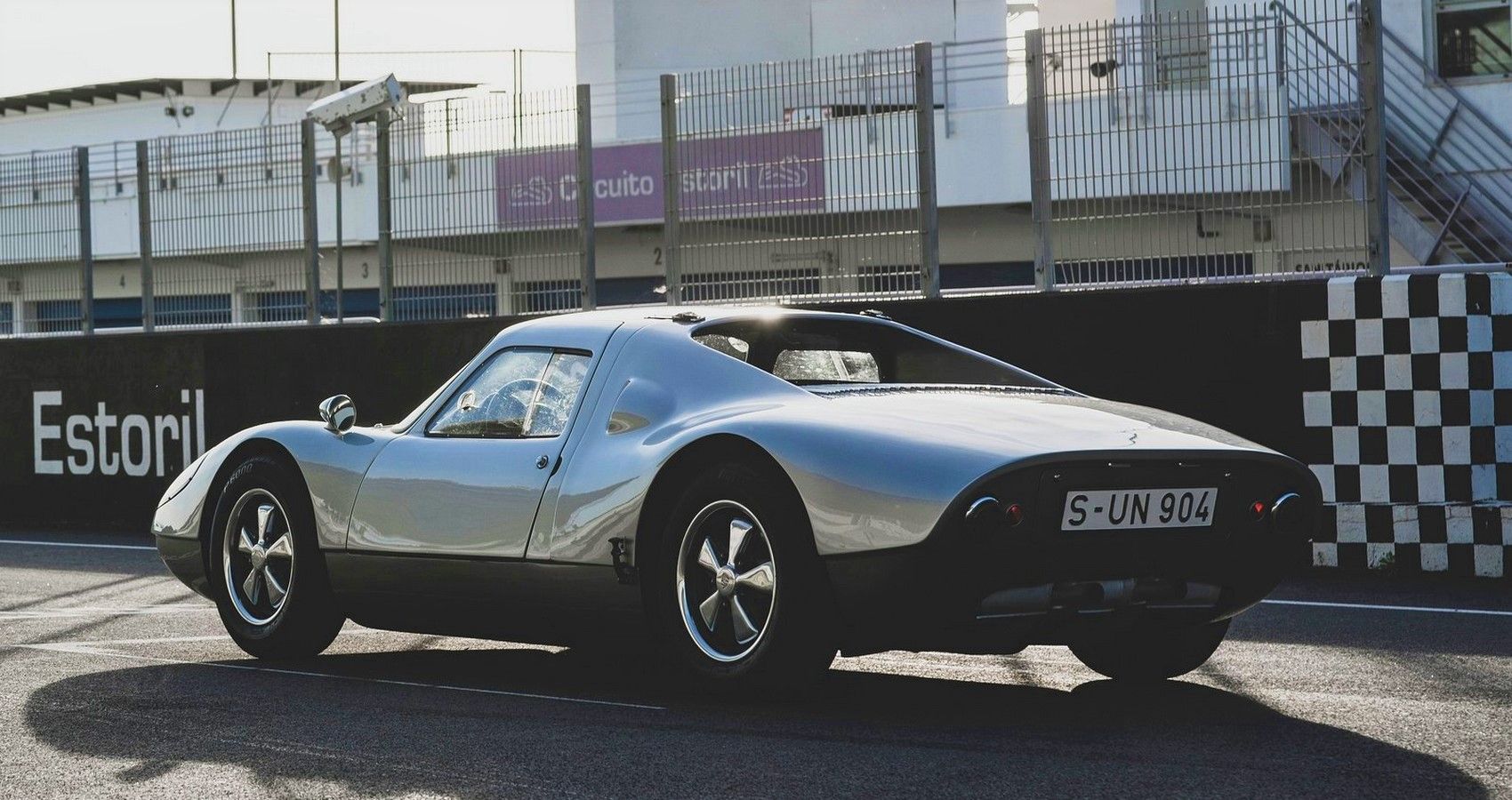 Porsche 904 GTS - rear quarter