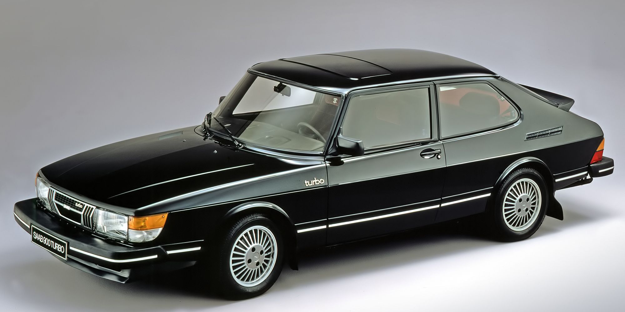 Front 3/4 view of an early black Saab 900 Turbo