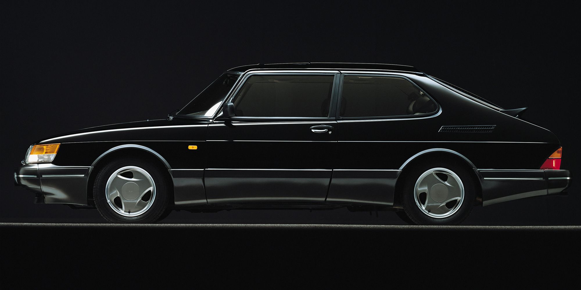 The side profile of the 900 Turbo Commemorative Edition