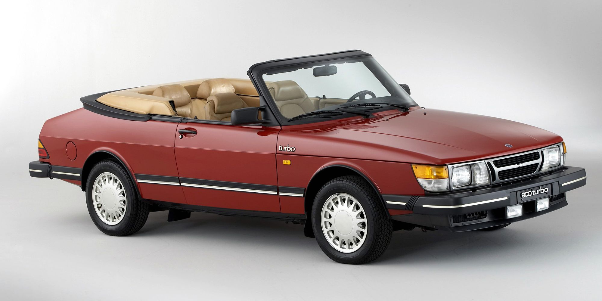 Front 3/4 view of the 900 Convertible 