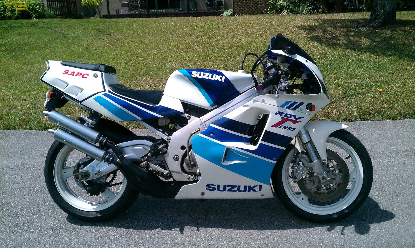 Suzuki-RGV250M-VJ22-1