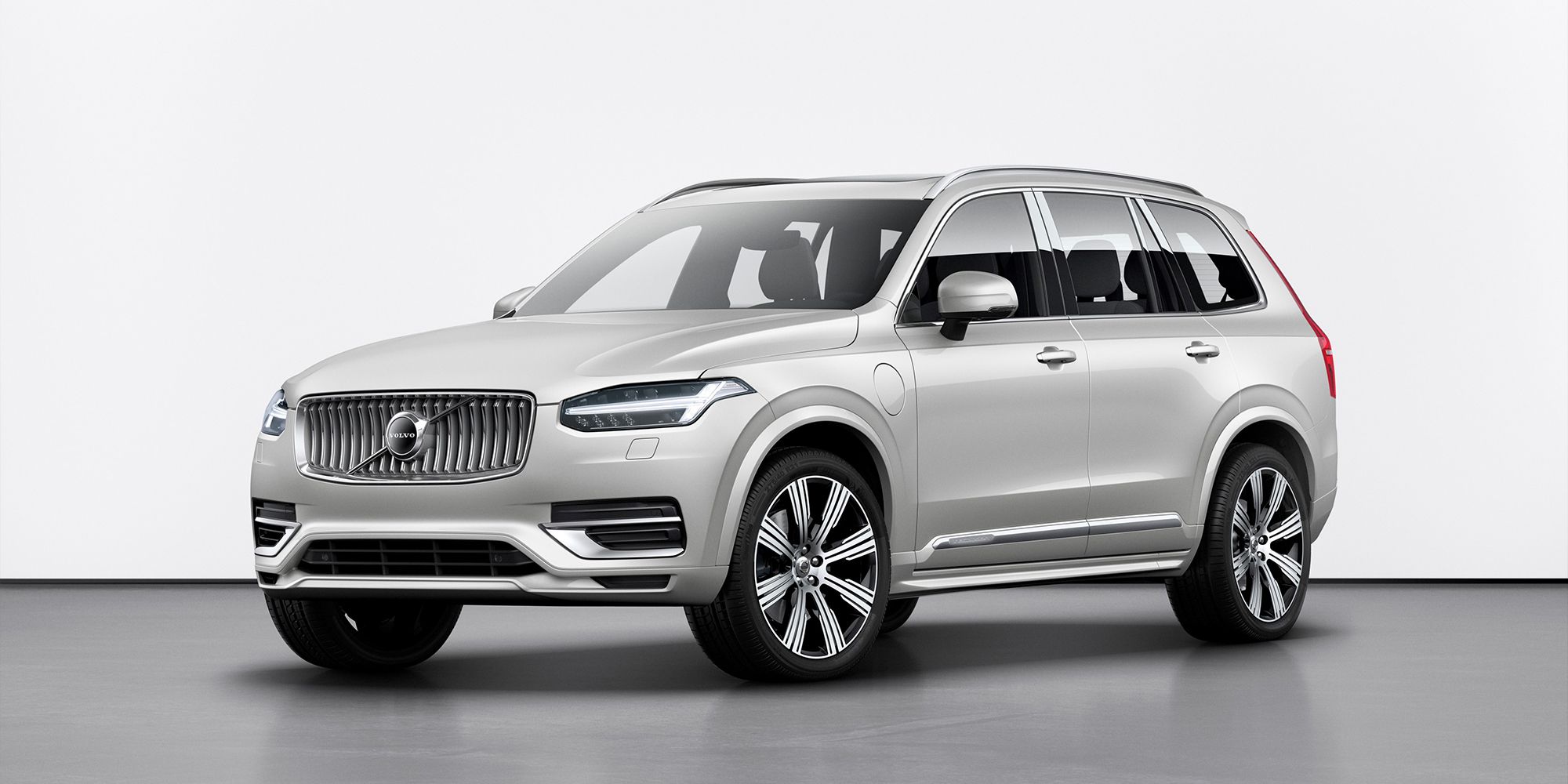 Front 3/4 view of the Volvo XC90