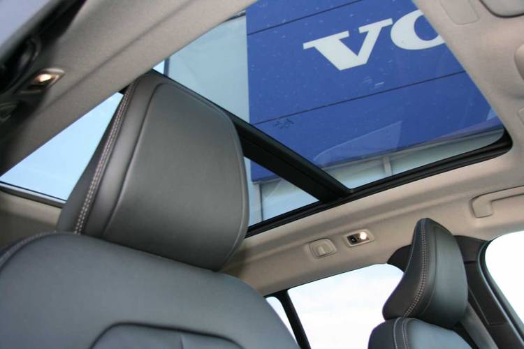 XC40-Recharge-Sunroof.jpg?q=50&fit=crop&